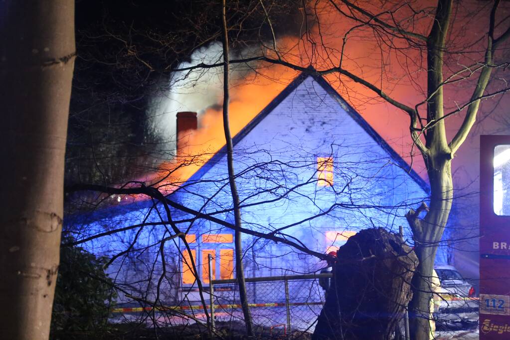 Woning verwoest door uitslaande brand
