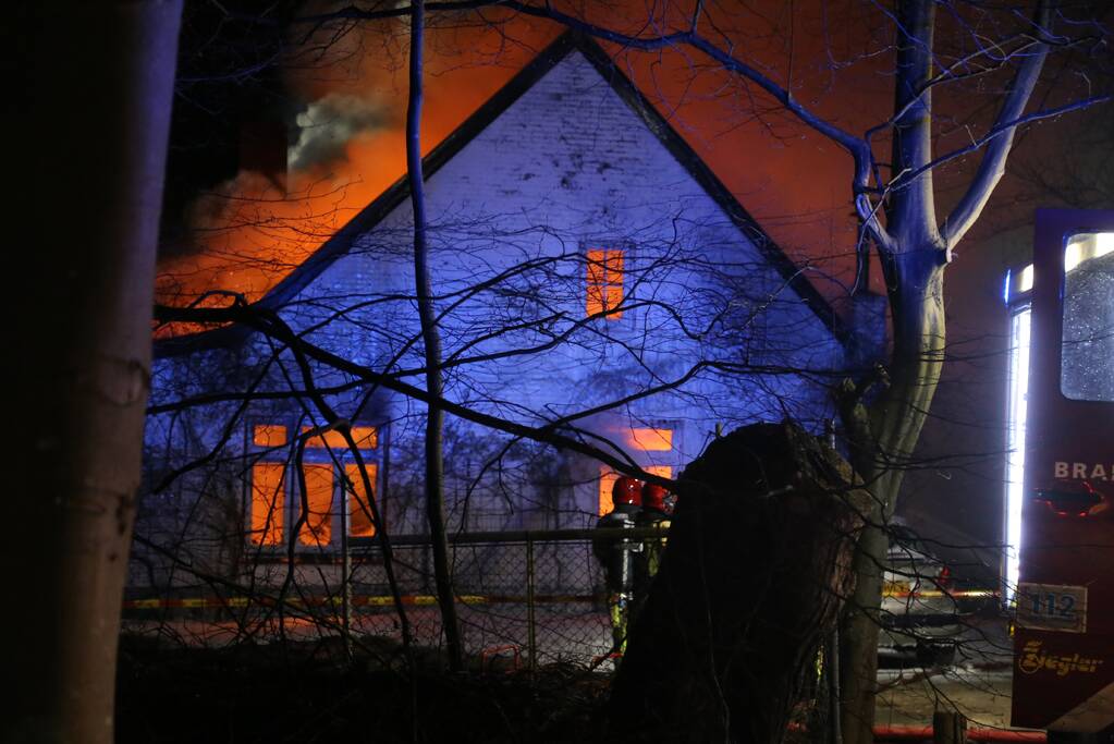 Woning verwoest door uitslaande brand