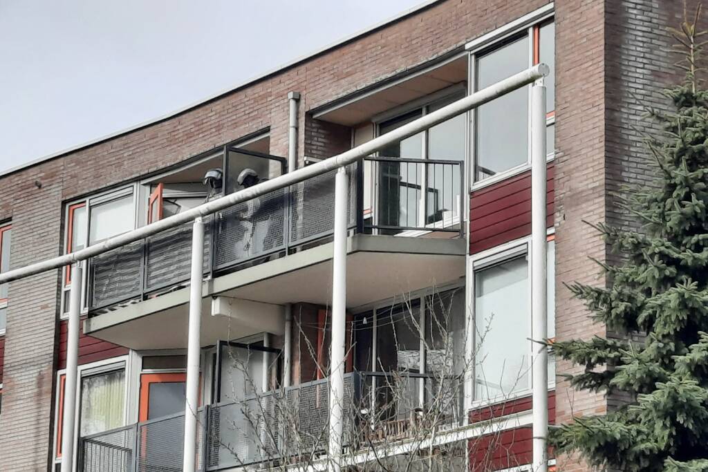 Arrestatieteam haalt persoon met verward gedrag uit de woning