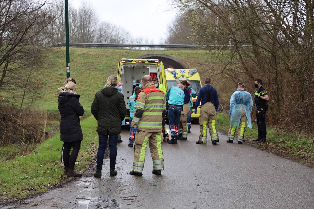 Jongen treft gewonde man aan op straat