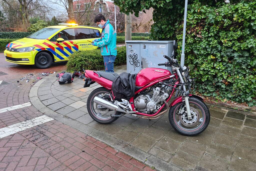 Automobilist rijdt door na aanrijding met motor