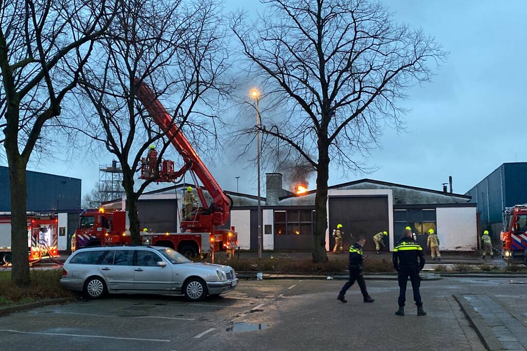 Uitslaande brand in leegstaand bedrijfspand