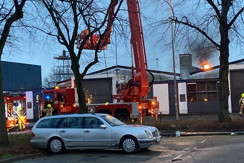 Uitslaande brand in leegstaand bedrijfspand