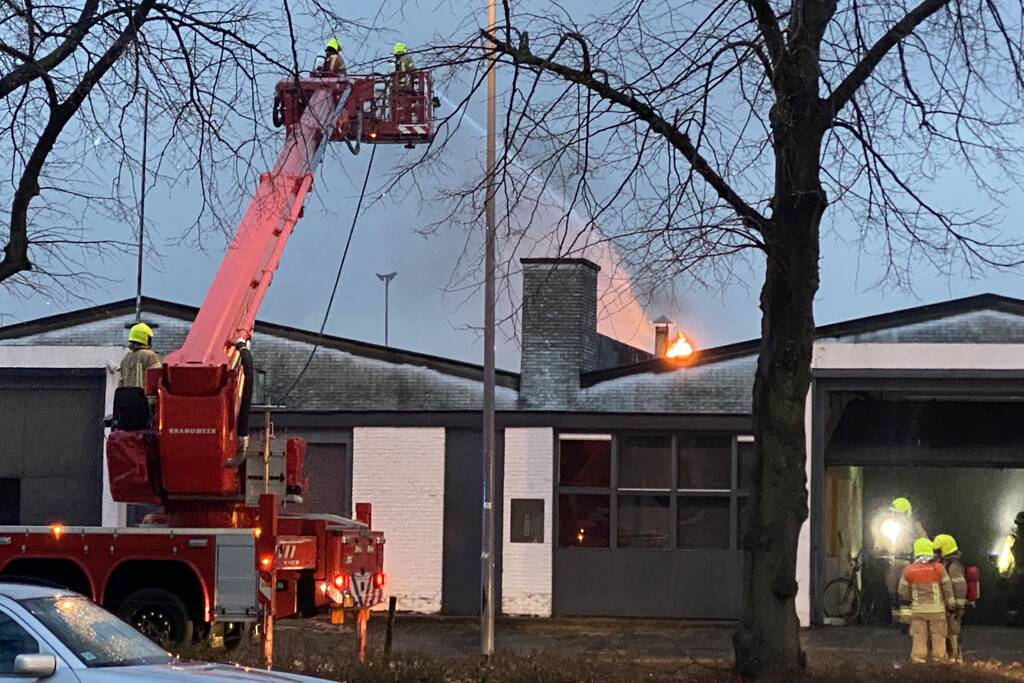 Uitslaande brand in leegstaand bedrijfspand