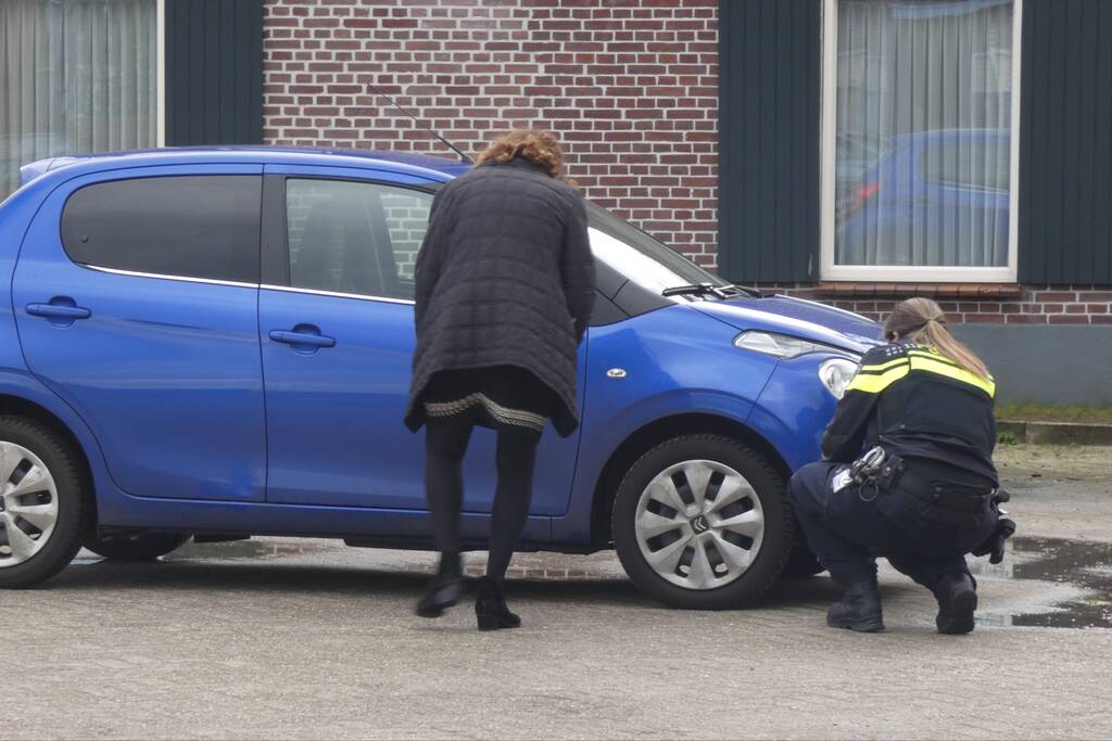 Overstekende fietser botst met auto