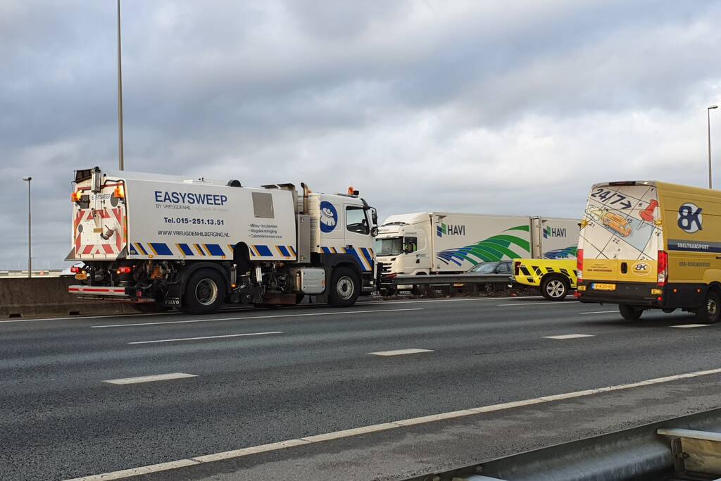 Snelweg dicht na ongeval met meerdere voertuigen