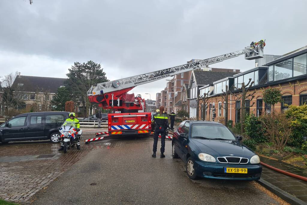 Brand in schoorsteen van woning