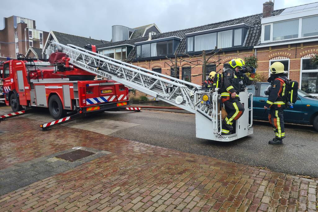 Brand in schoorsteen van woning