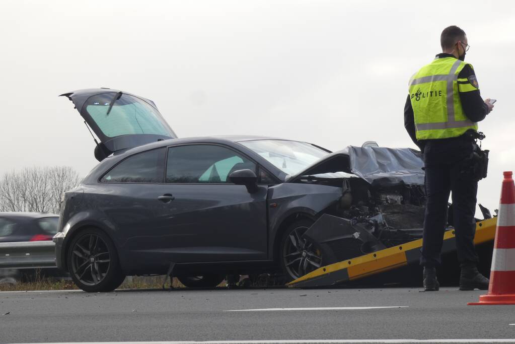 File na aanrijding tussen drie voertuigen