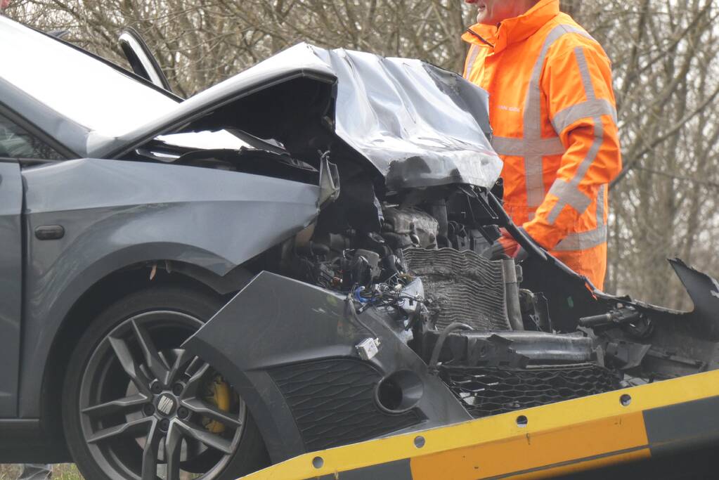 File na aanrijding tussen drie voertuigen