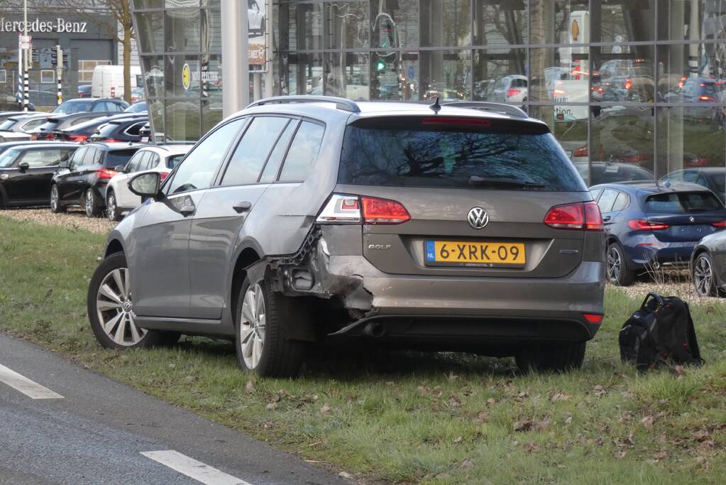 Bestuurders zien elkaar over het hoofd en komen in botsing