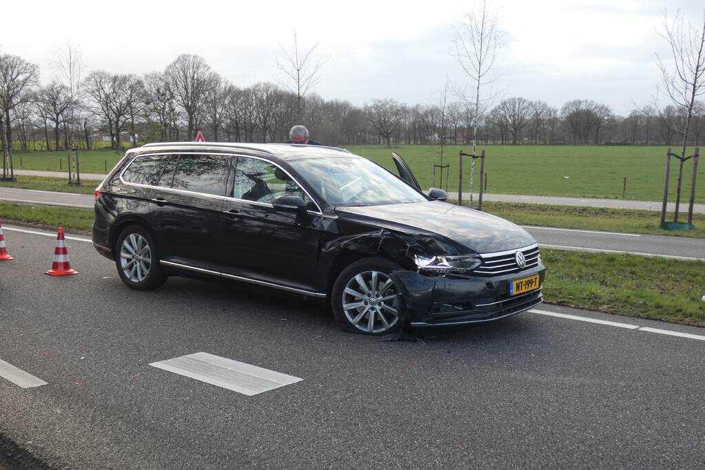 Bestuurders zien elkaar over het hoofd en komen in botsing