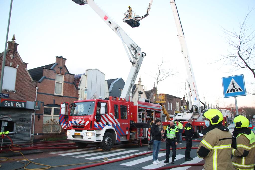 Grote uitslaande brand bij restaurant