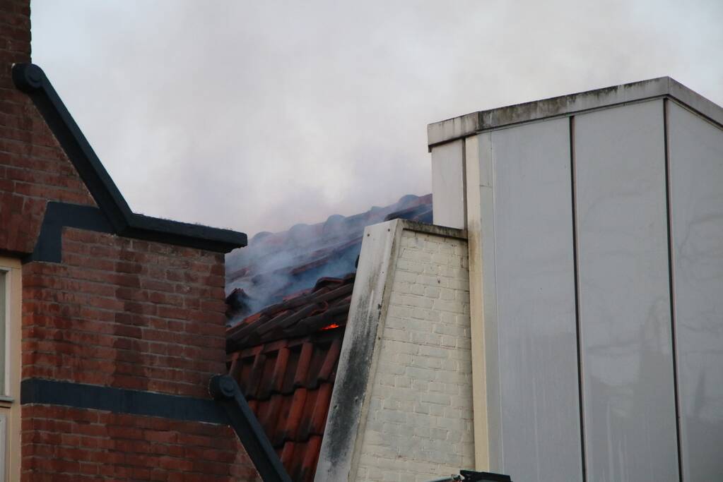 Grote uitslaande brand bij restaurant