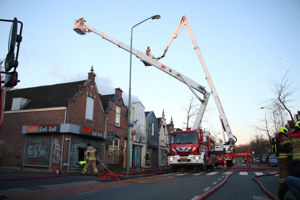 Grote uitslaande brand bij restaurant