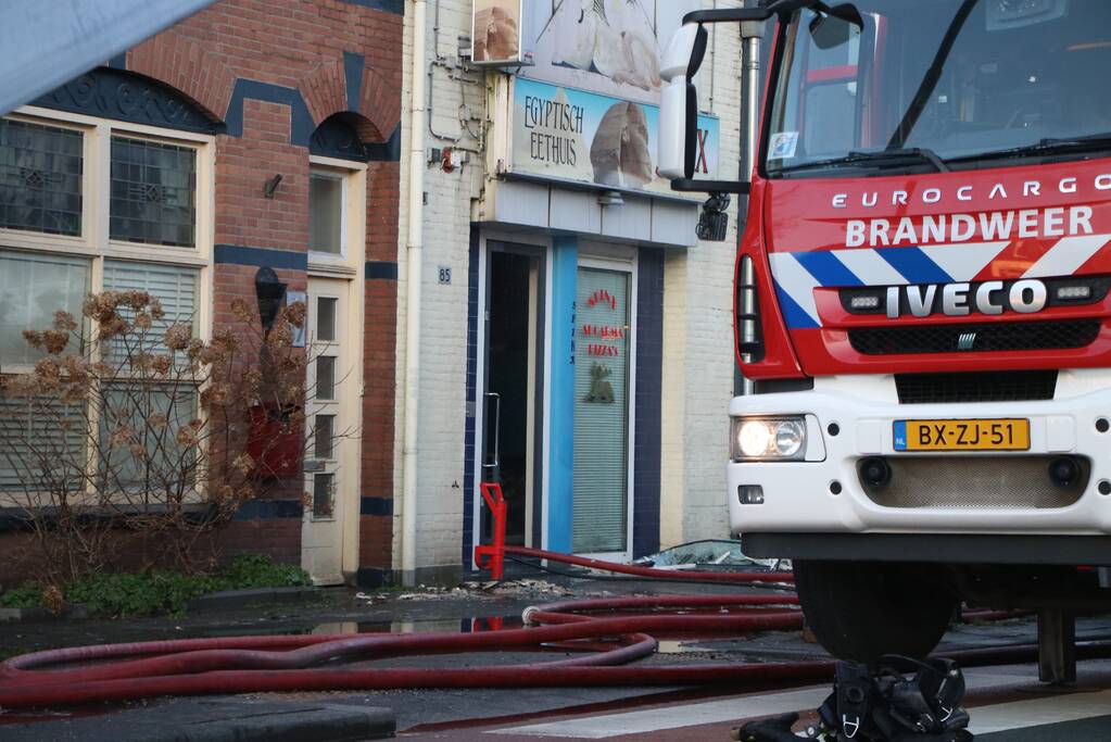 Grote uitslaande brand bij restaurant