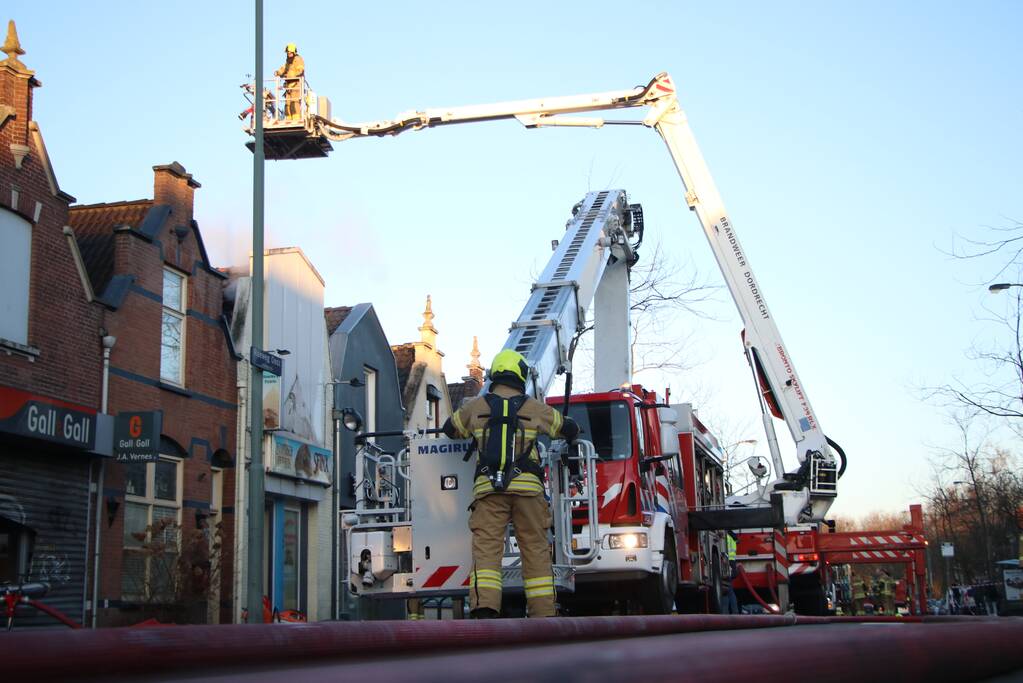 Grote uitslaande brand bij restaurant