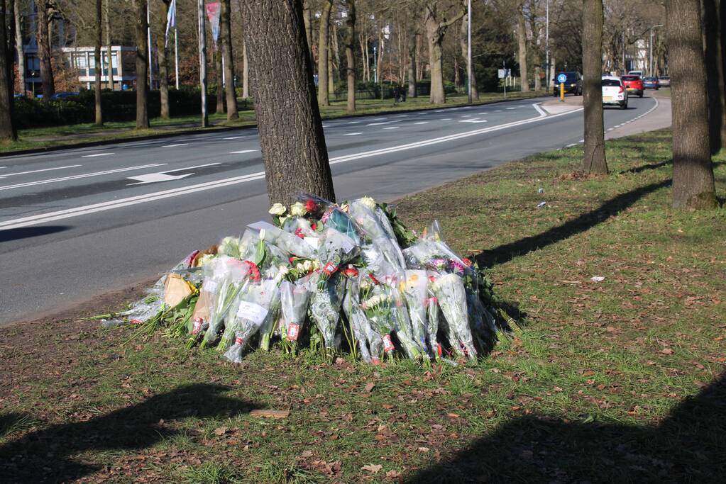 Bloemen voor omgekomen 17-jarige scooterrijder