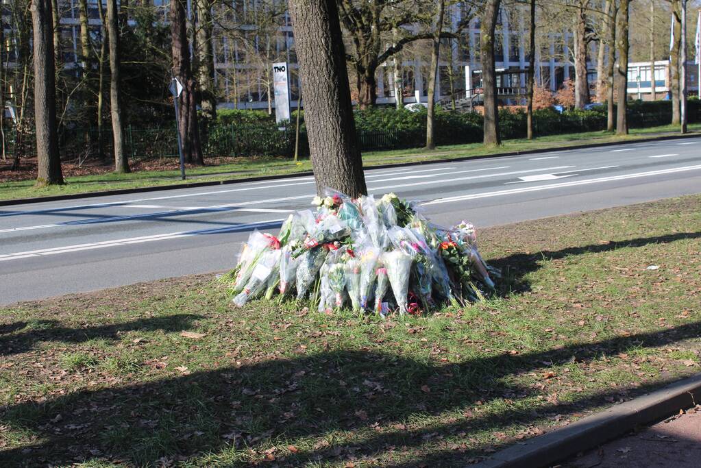 Bloemen voor omgekomen 17-jarige scooterrijder