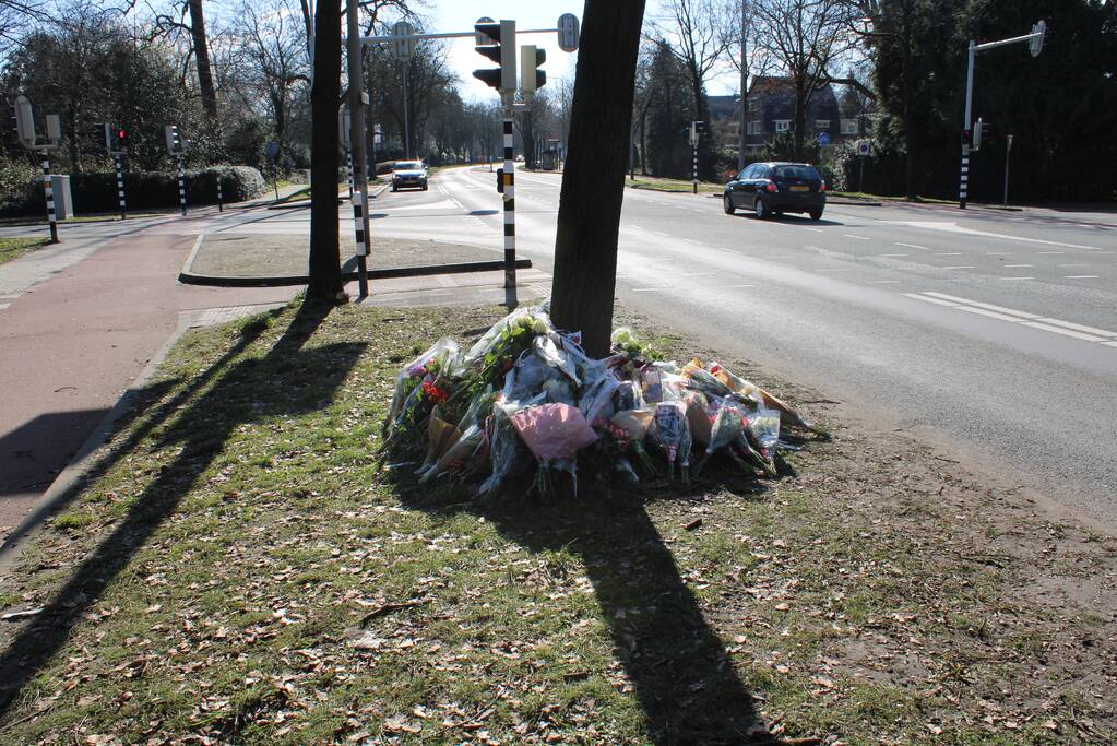 Bloemen voor omgekomen 17-jarige scooterrijder