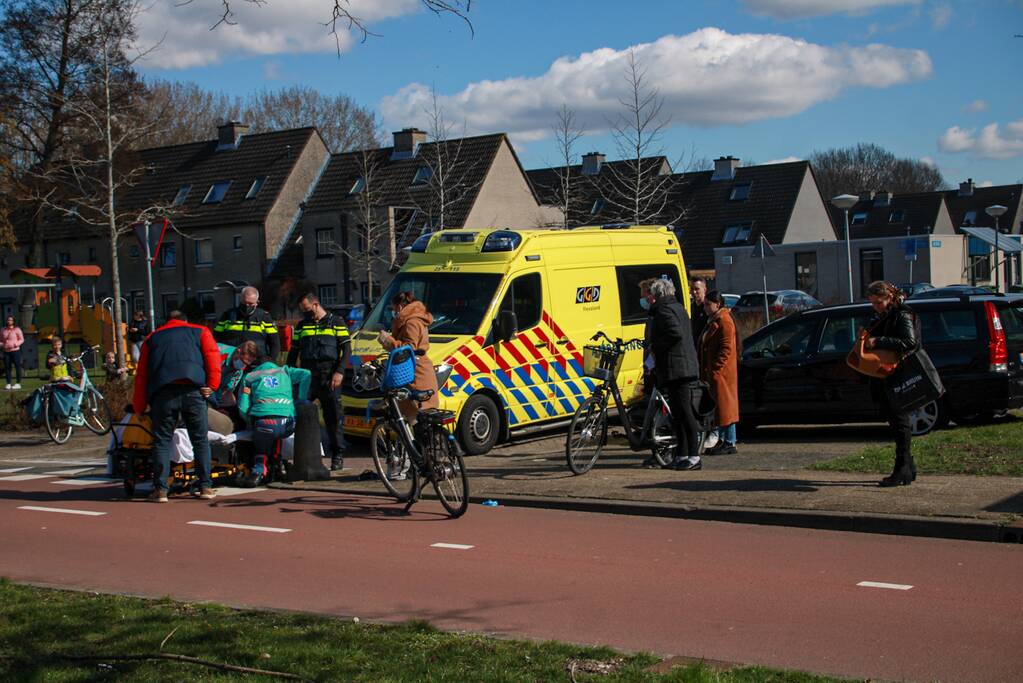 Fietsster gewond bij verkeersongeval op kruising