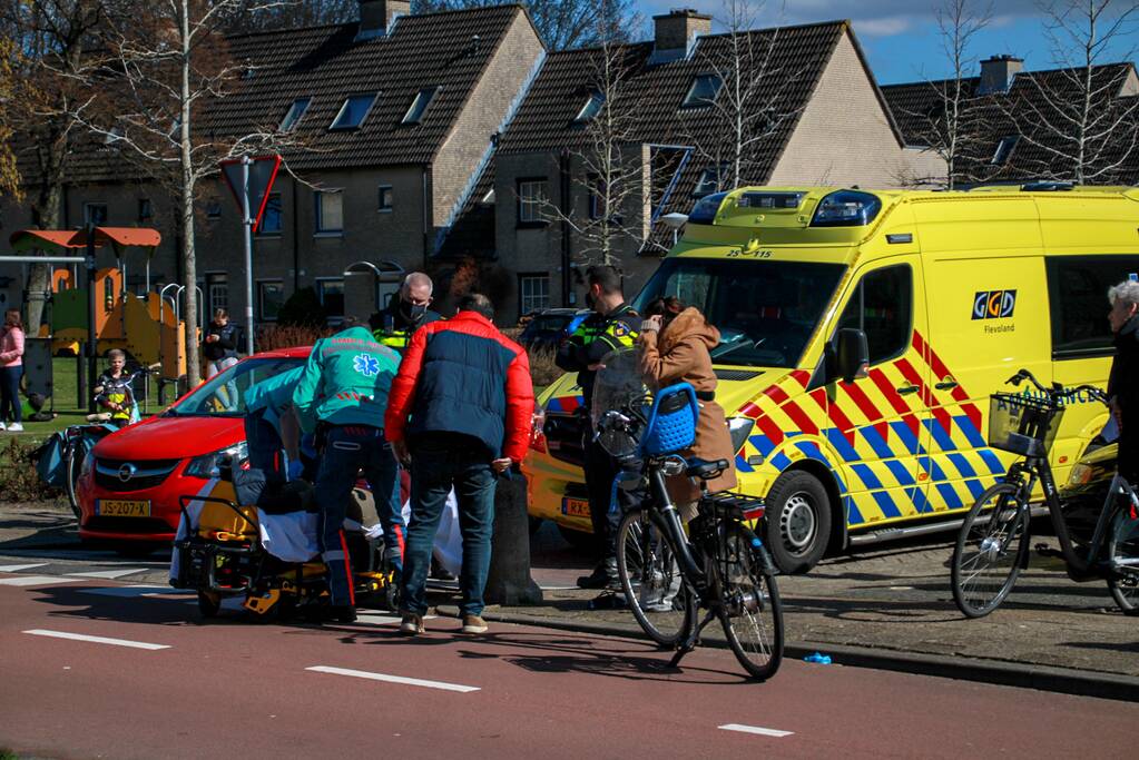 Fietsster gewond bij verkeersongeval op kruising