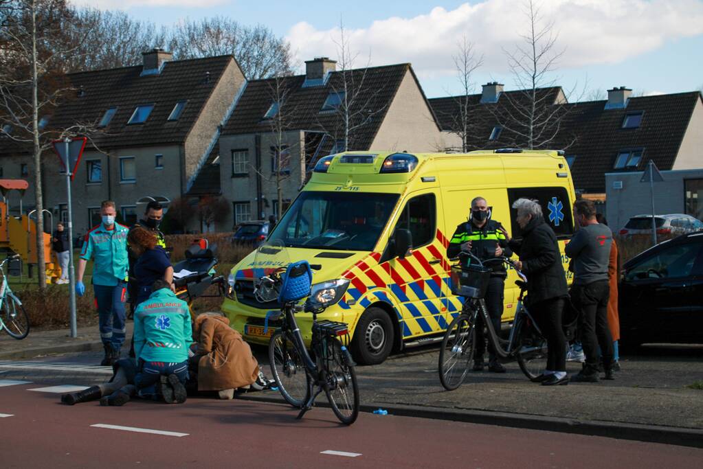 Fietsster gewond bij verkeersongeval op kruising