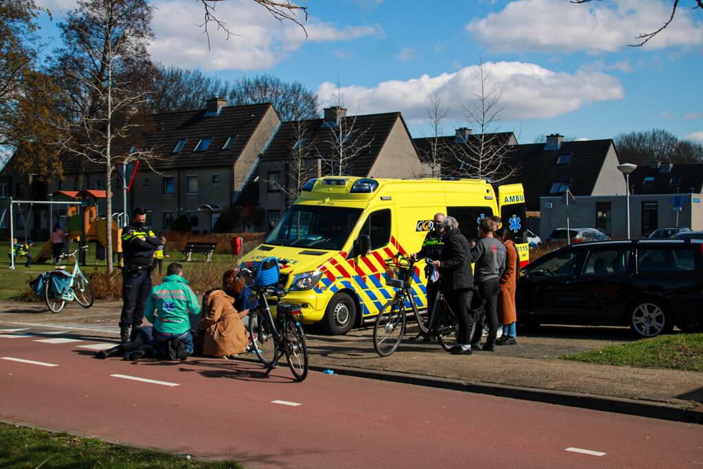 Fietsster gewond bij verkeersongeval op kruising