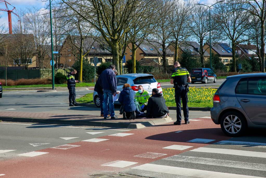 Fietsster gewond bij aanrijding tijdens het oversteken