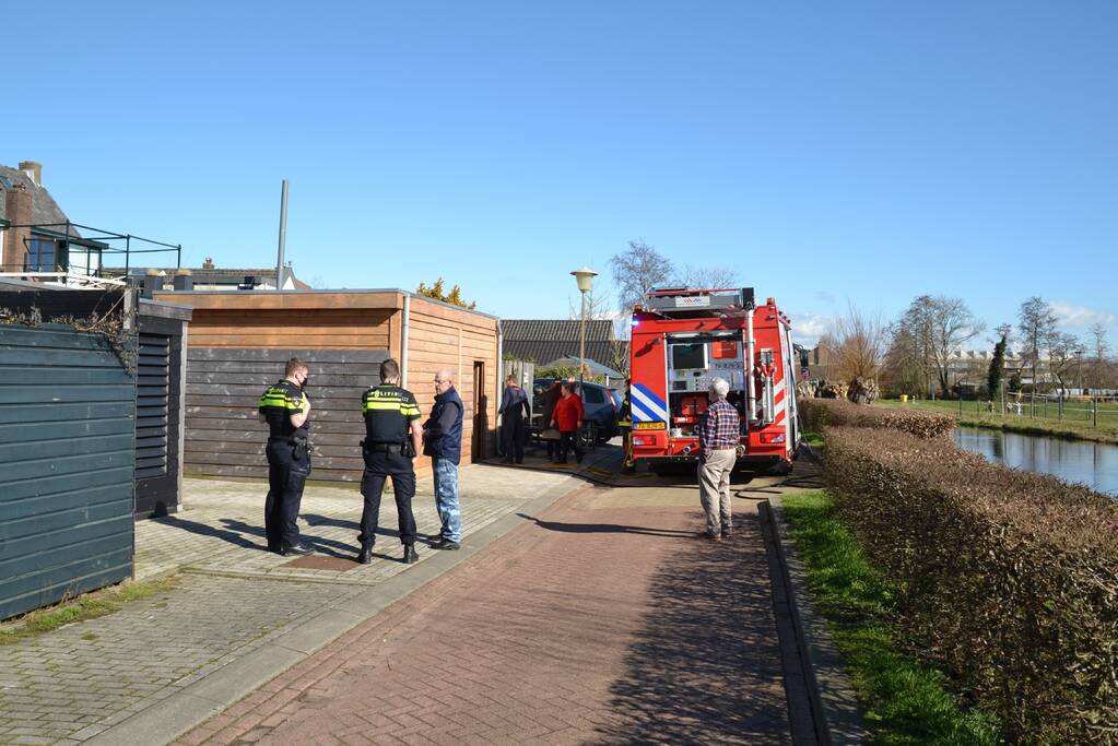 Smeulende barbecue zorgt voor brand