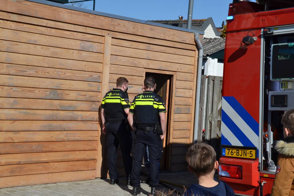 Smeulende barbecue zorgt voor brand