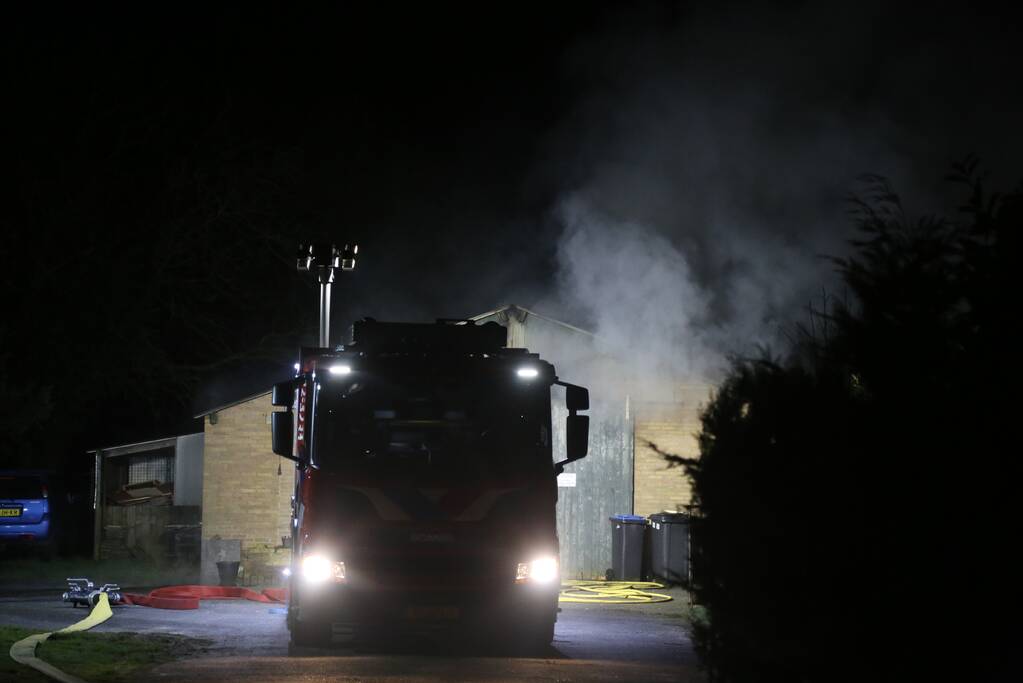 Veel rook bij brand in loods
