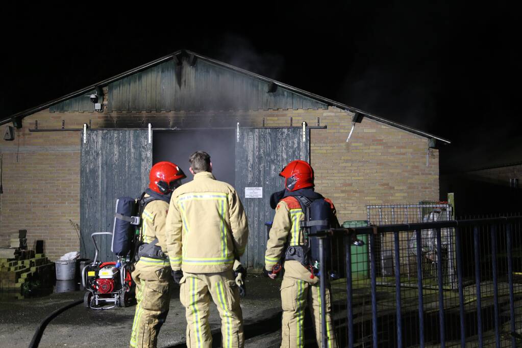 Veel rook bij brand in loods