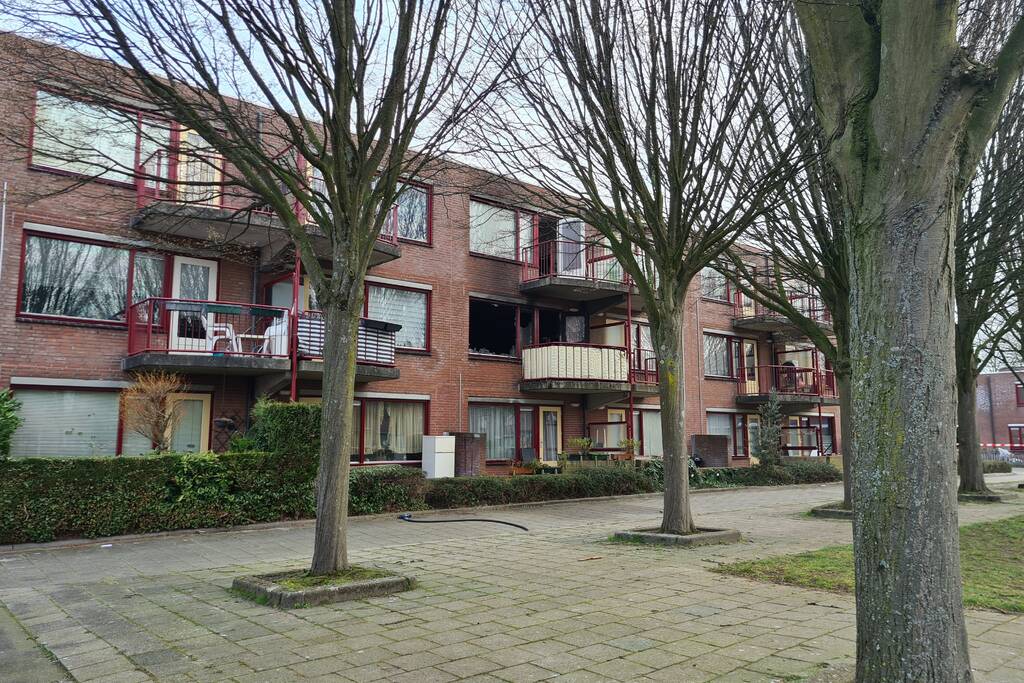 Enorme schade bij uitslaande woningbrand