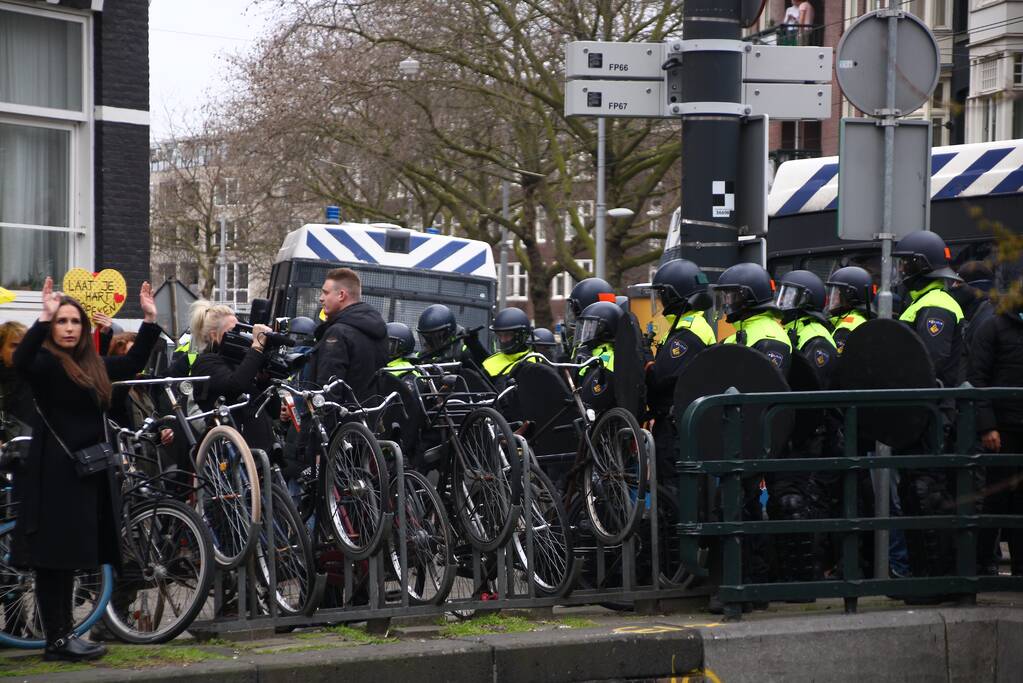 Honderden mensen demonstreren tegen coronamaatregelen