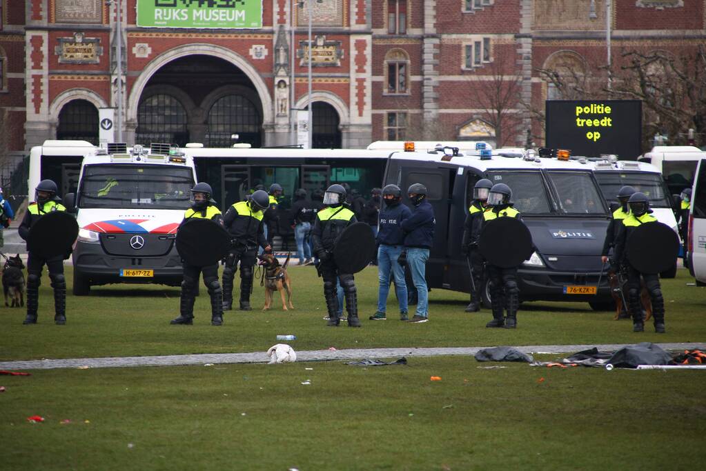 Honderden mensen demonstreren tegen coronamaatregelen