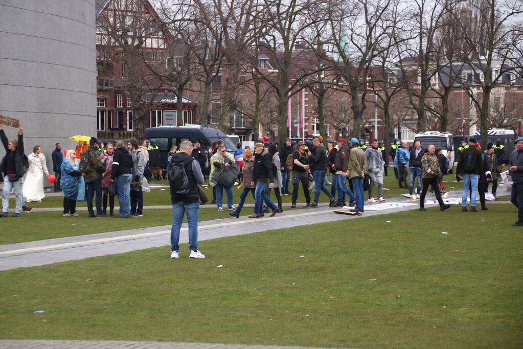 Honderden mensen demonstreren tegen coronamaatregelen
