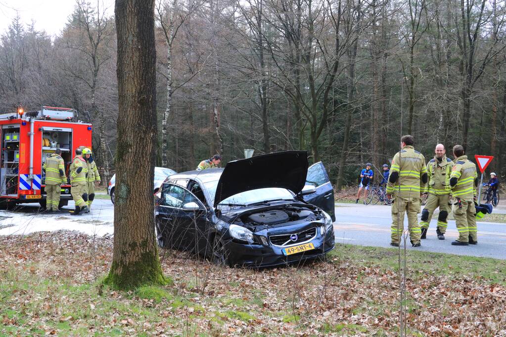 Auto botst op voorganger