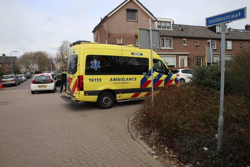Schade bij aanrijding tussen twee auto's