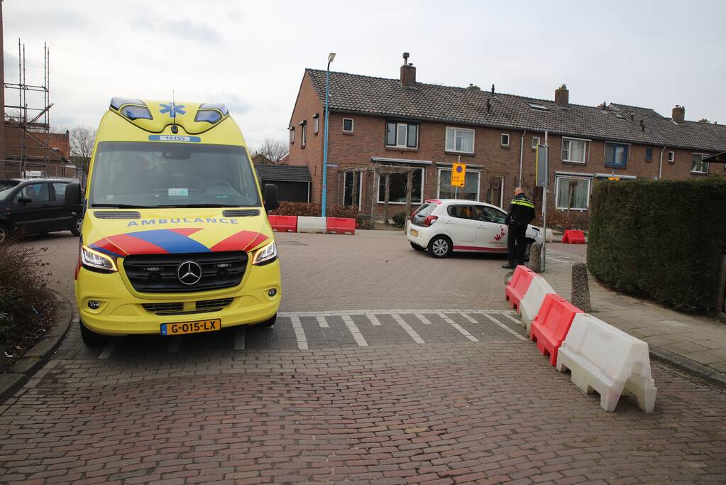 Schade bij aanrijding tussen twee auto's