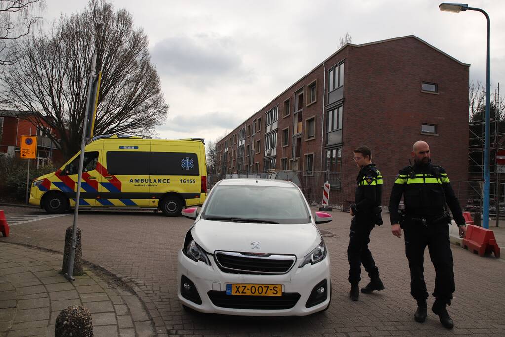 Schade bij aanrijding tussen twee auto's