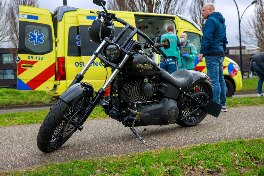 Man gaat met Harley Davidson onderuit