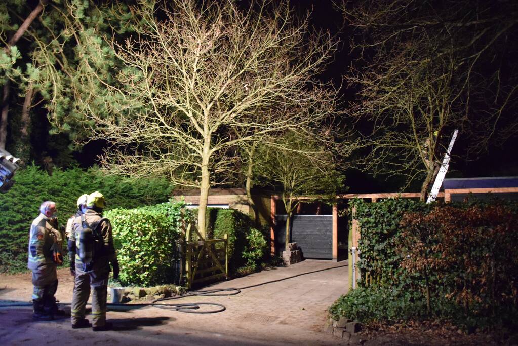 Brand op dak van vakantiewoning