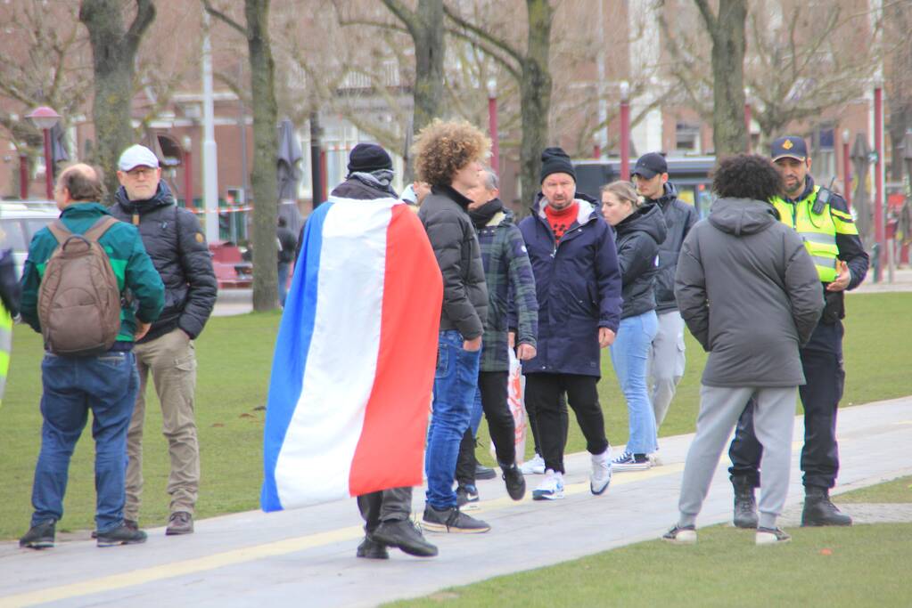 Opnieuw verzamelen demonstranten zich op het Museumplein