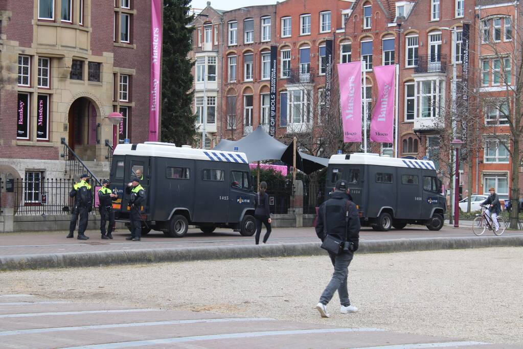 Opnieuw verzamelen demonstranten zich op het Museumplein