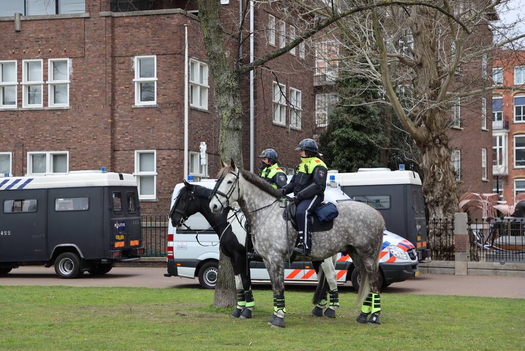 Opnieuw verzamelen demonstranten zich op het Museumplein