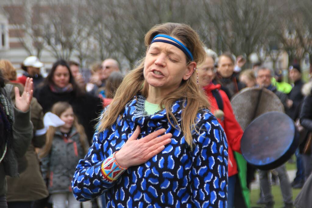 Opnieuw verzamelen demonstranten zich op het Museumplein