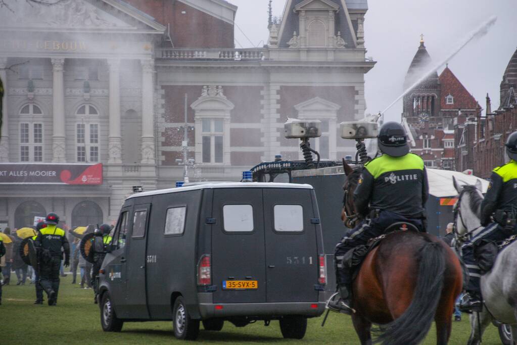Opnieuw verzamelen demonstranten zich op het Museumplein