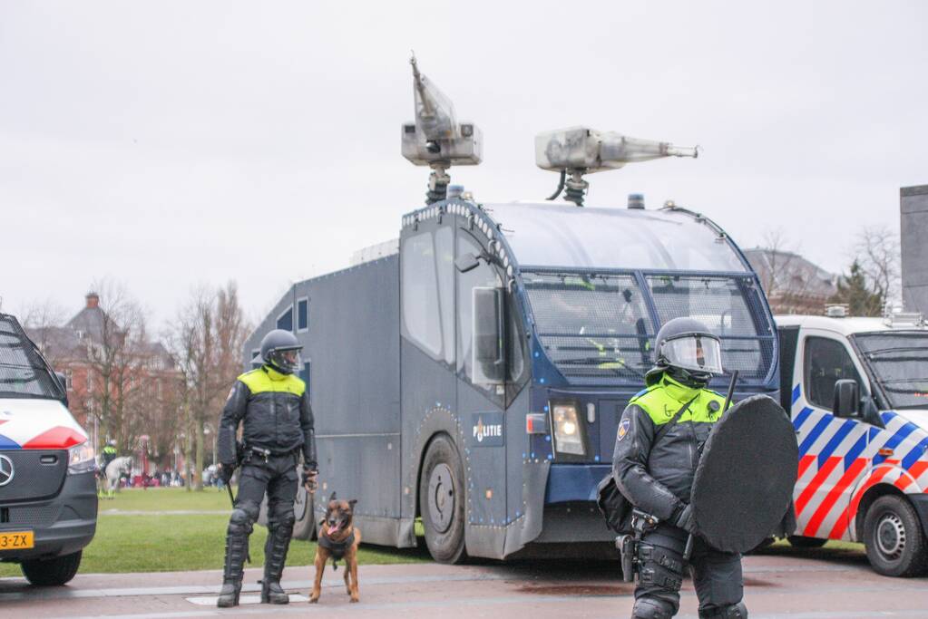 Opnieuw verzamelen demonstranten zich op het Museumplein