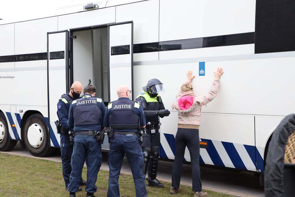Opnieuw verzamelen demonstranten zich op het Museumplein
